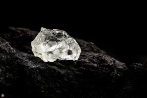 افزایش فروش الماس دی بی­‌یرز متعلق به شرکت آنگلو آمریکن