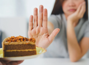 چرا مقاومت در برابر کیک برای افراد چاق سخت تر است؟